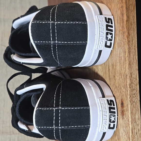 Converse Unisex Black Star Sneakers - 6.5 MEN/8 WOMEN - Picture 3 of 8